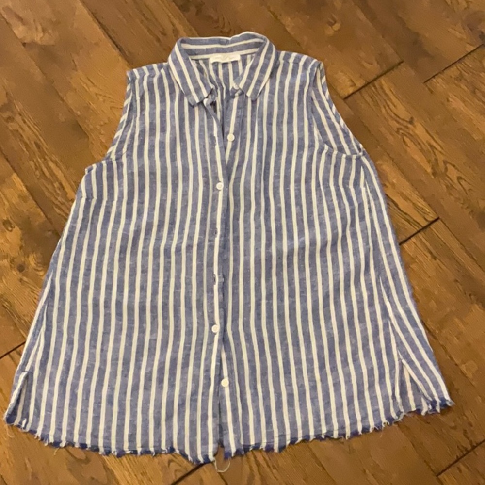 Sleeveless button down stripe top